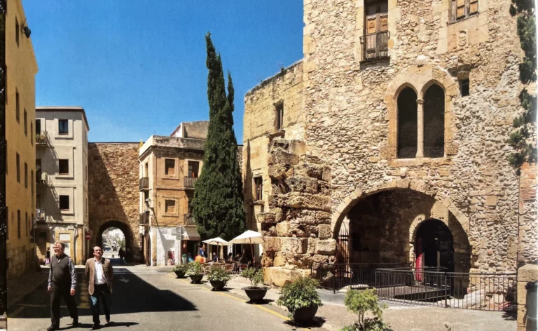 Portal-del-Roser-and-Plaza-del-Pallolo